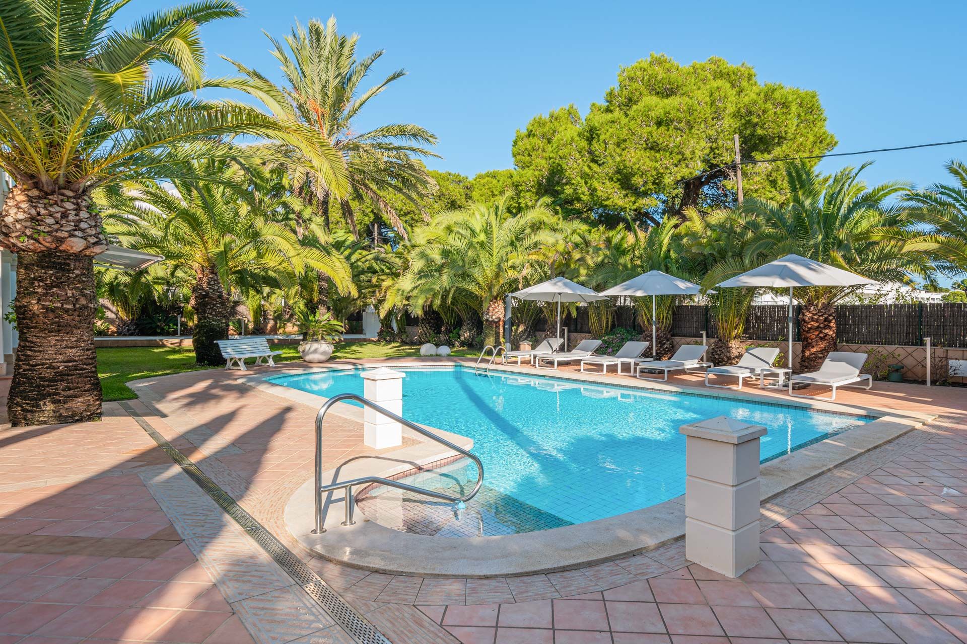 Luxuriöses Anwesen mit Pool und Gästehaus in Cala d'Or Neptunus