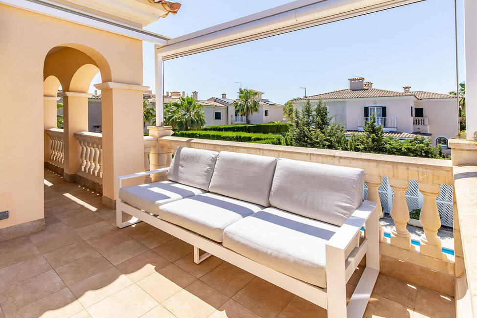 Fantastische Doppelhaushälfte mit Pool und Dachterrasse in Puig de Ros