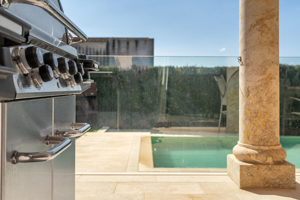 Wunderschöne Villa mit Pool und Weitblick auf das Meer in Sa Cabaneta