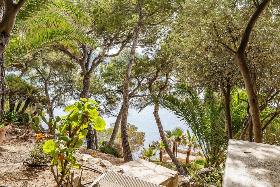 Beeindruckende Villa in 1. Meereslinie und privatem Meerzugang in Cala Fornells