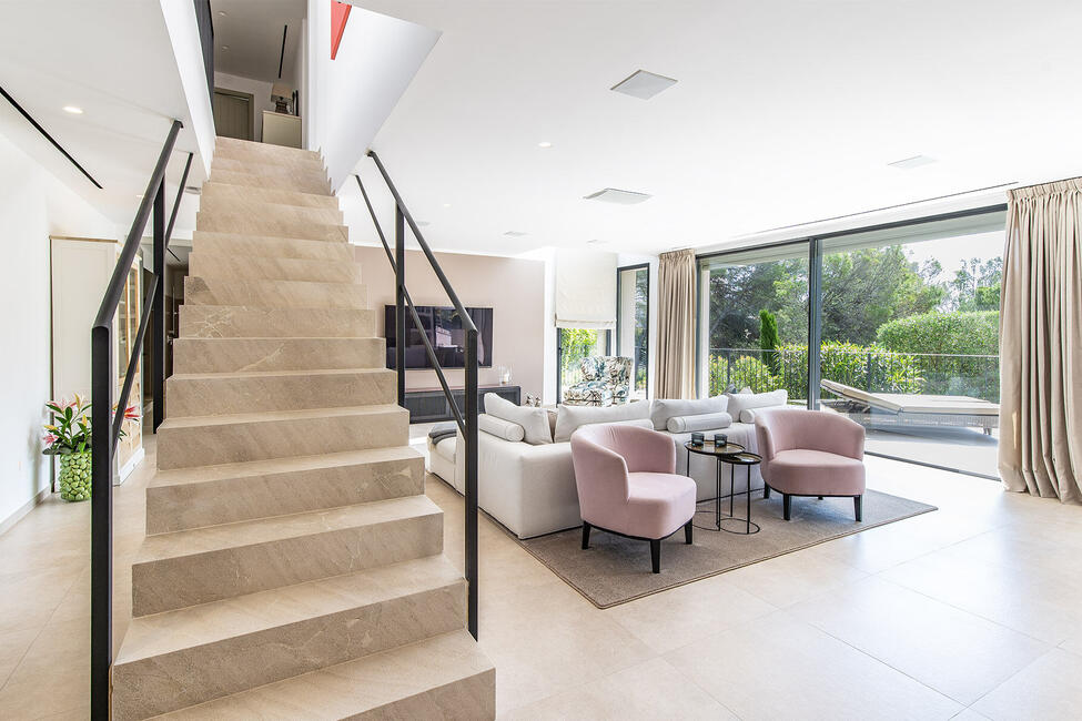 Luxuriöse und lichtdurchflutete Villa in Costa d’en Blanes