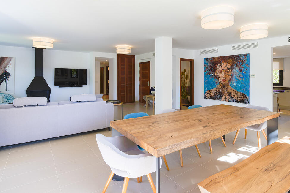 Herausragendes Erdgeschoss-Apartment mit wunderschönem Privatgarten in Camp de Mar