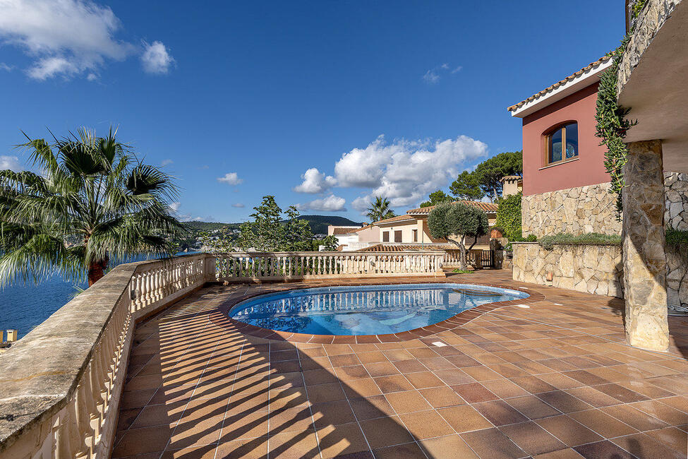Traditionelle Meerblick-Villa mit Pool in Camp de Mar