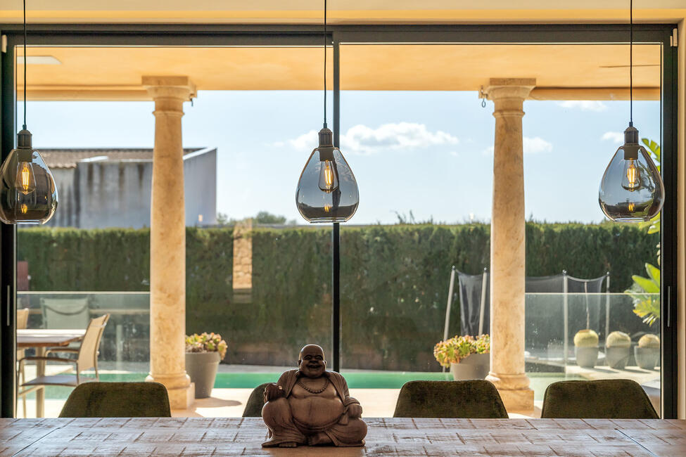 Wunderschöne Villa mit Pool und Weitblick auf das Meer in Sa Cabaneta