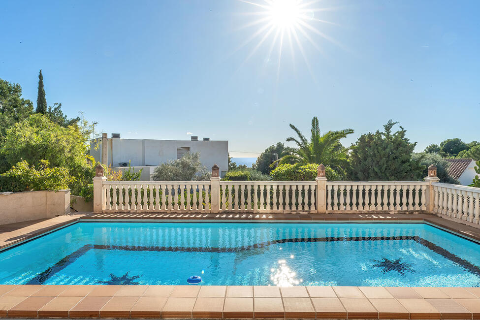 Fantastische Villa mit Gästeapartment und Teilmeerblick in Costa d’en Blanes