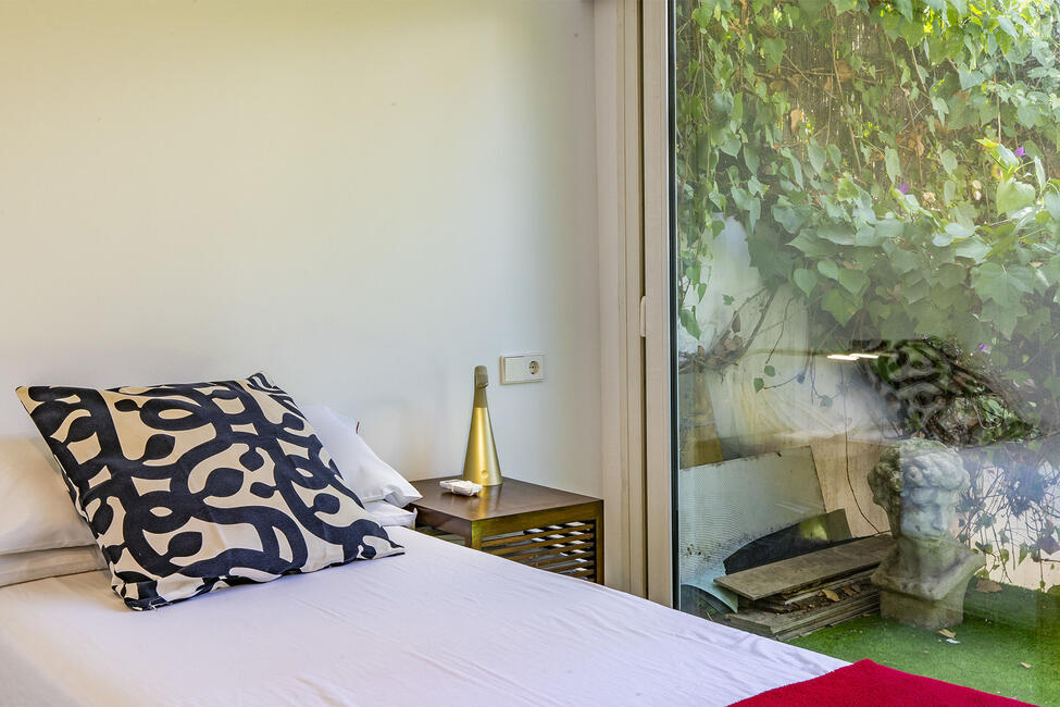 Top-renoviertes Duplex-Apartment mit Innenhof in Santa Catalina