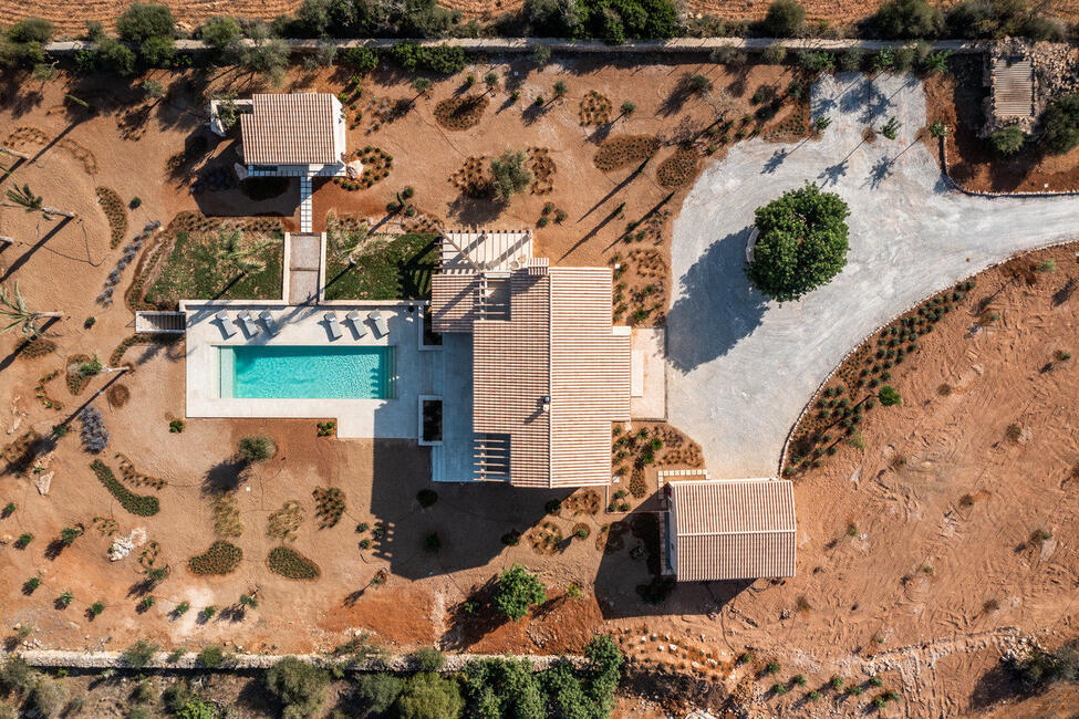 Moderne Neubau-Finca mit Pool in Strandnähe in Cala Llombards
