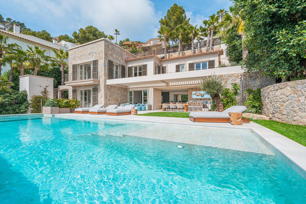 Luxurióse Neubau-Villa mit spektakulärem Meer- und Bergblick in Puerto Andratx