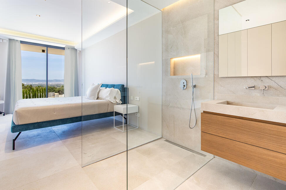 Luxus Neubau-Villa mit Innen- und Aussenpool in Son Gual
