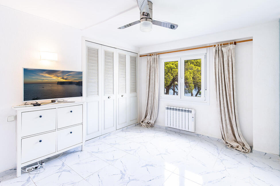 Attraktives Apartment mit Gemeinschaftspool in 1. Meereslinie von Santa Ponsa