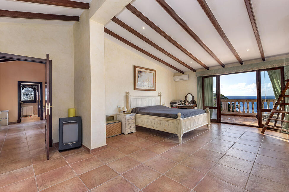 Traditionelle Meerblick-Villa mit Pool in Camp de Mar
