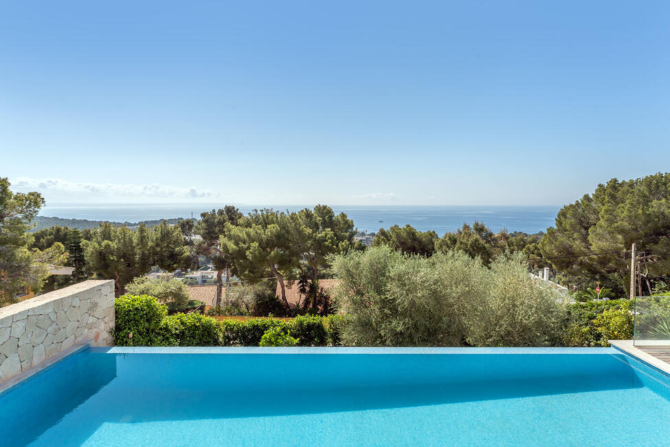 Moderna villa de nueva construcción con piscina e impresionantes vistas al mar en Portals Nous