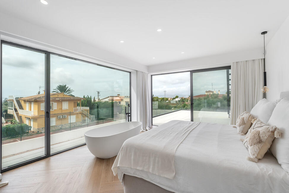 Attraktive Neubau-Villa mit Pool und Weitblick in Sa Cabaneta