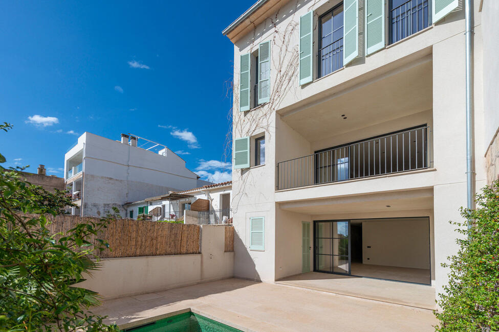 Adosado de nueva construcción con piscina, garaje y fantásticas vistas al mar en Palma