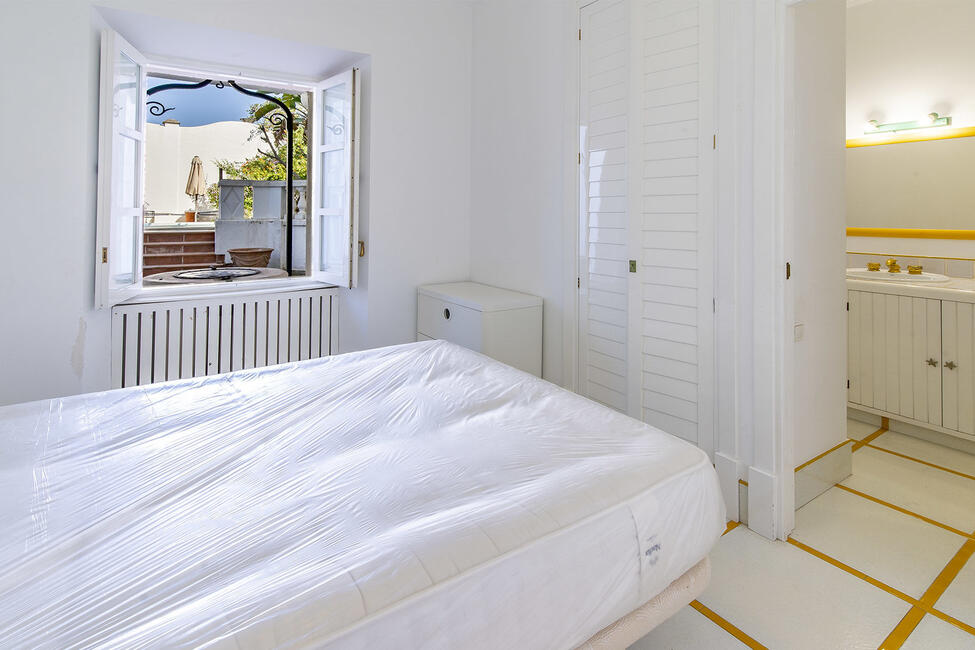 Renovated manor house with sea views and pool at the foot of Bellver Castle in Palma