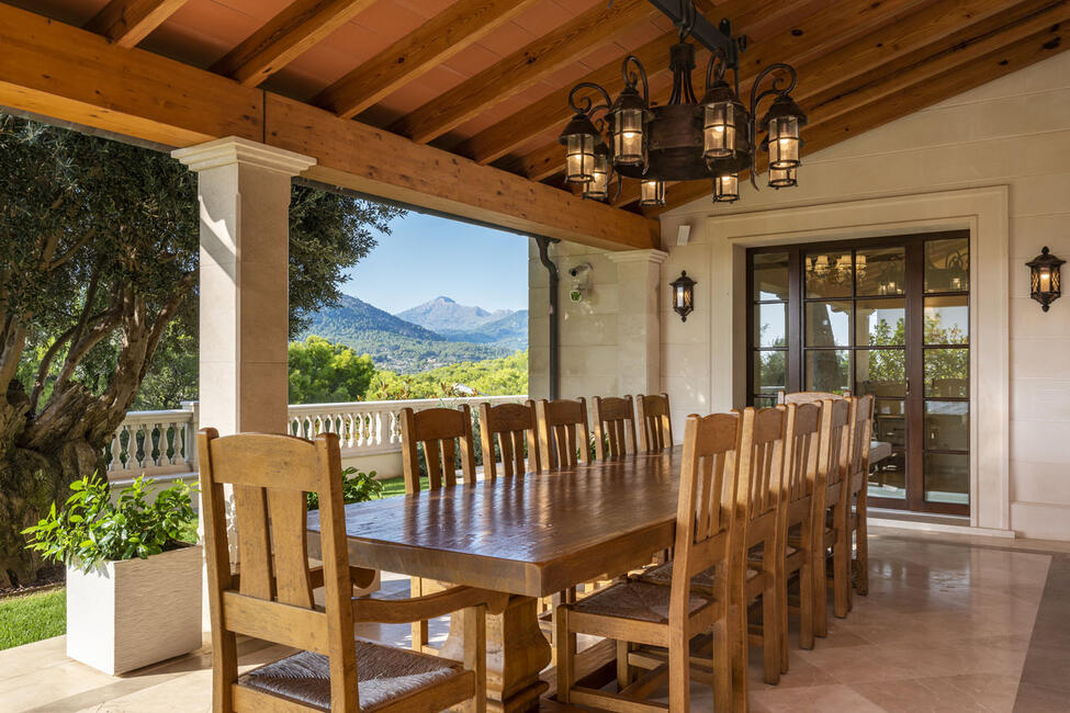 Luxuriöse Villa mit Pool, Meer- und Bergblick, in Strandnähe in Paguera