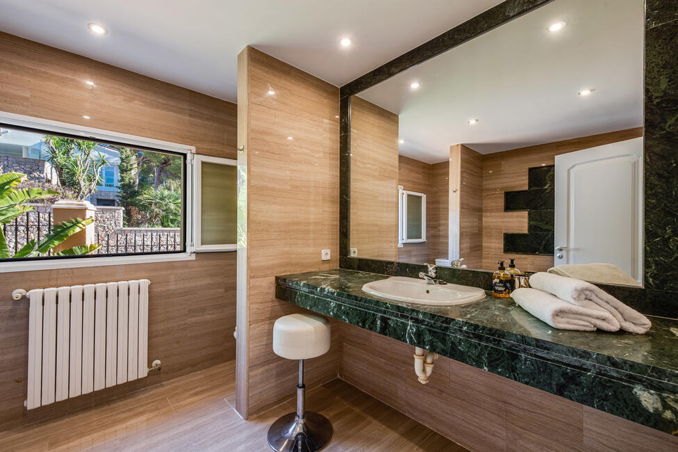 Luxury villa in 1st sea line with rental license in Camp de Mar