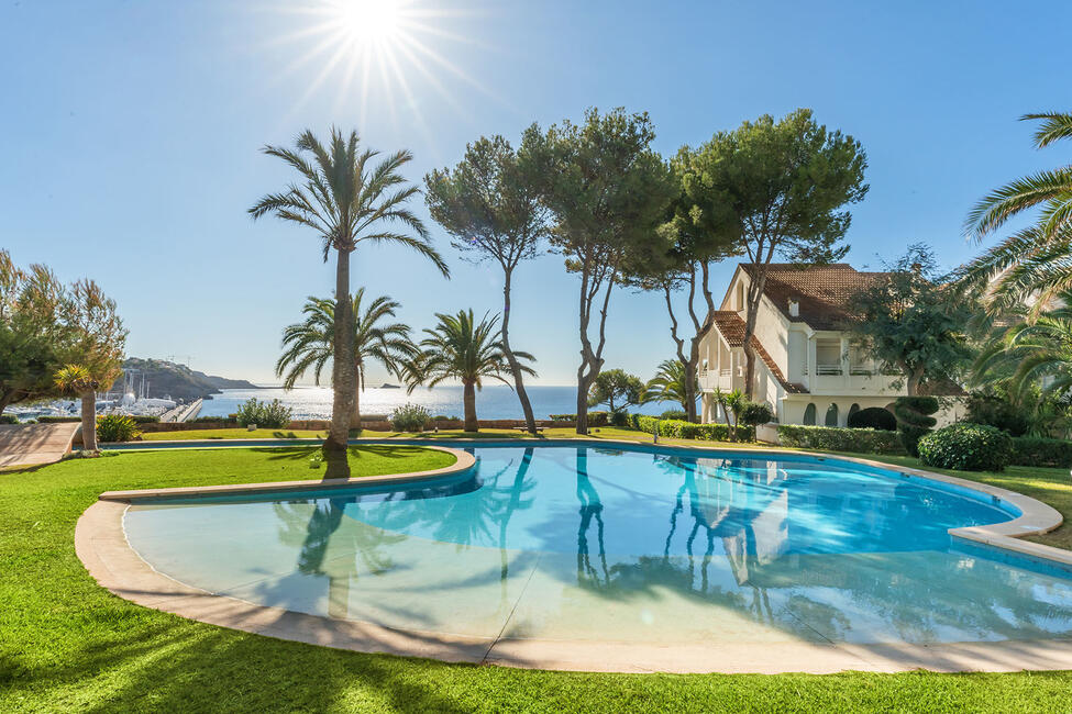 Charmante Villa mit Meerweitsicht in exklusiver Anlage mit Meerzugang in Santa Ponsa