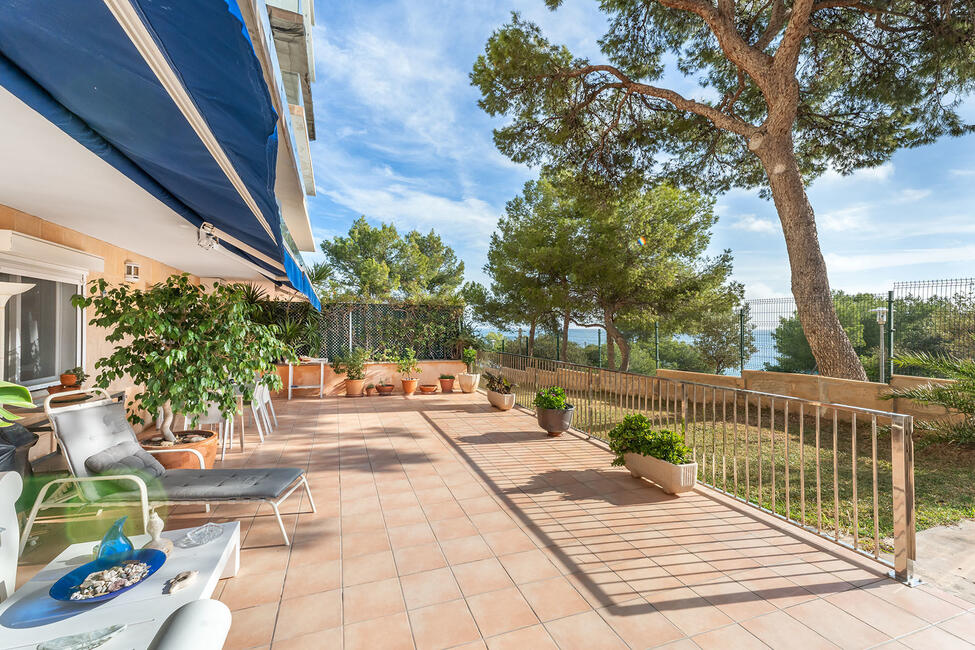 Attraktives Erdgeschoss-Apartment mit toller Terrasse und Meerblick in Palmanova