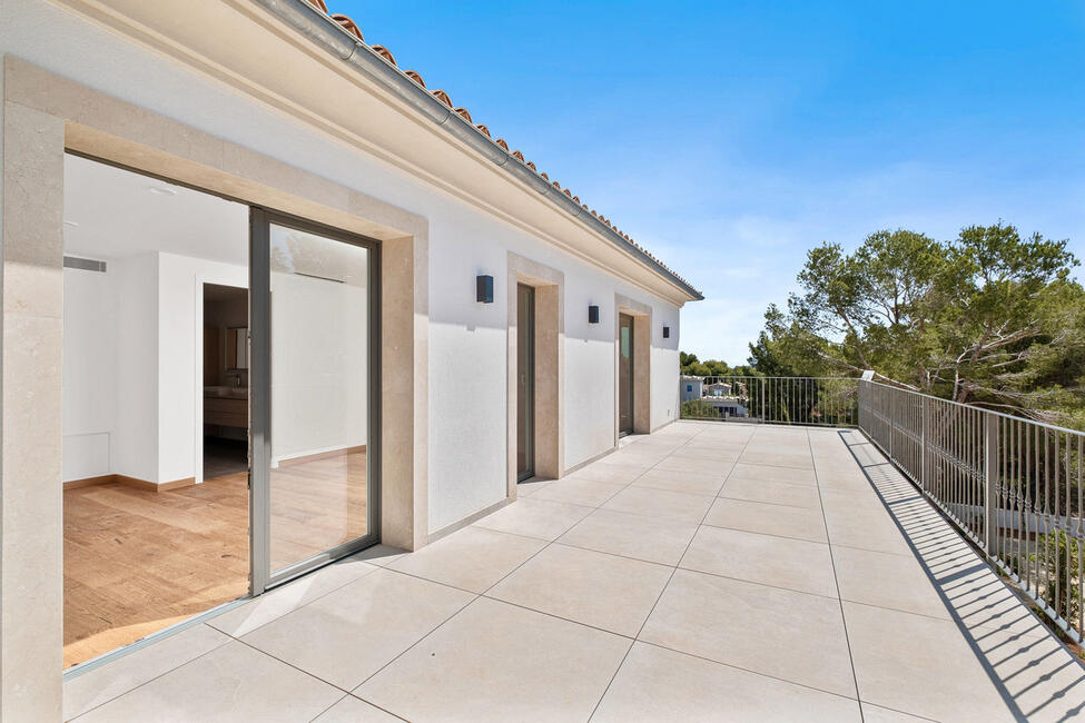 Hübsche Neubau-Villa mit Pool und Teilmeerblick in Sol de Mallorca