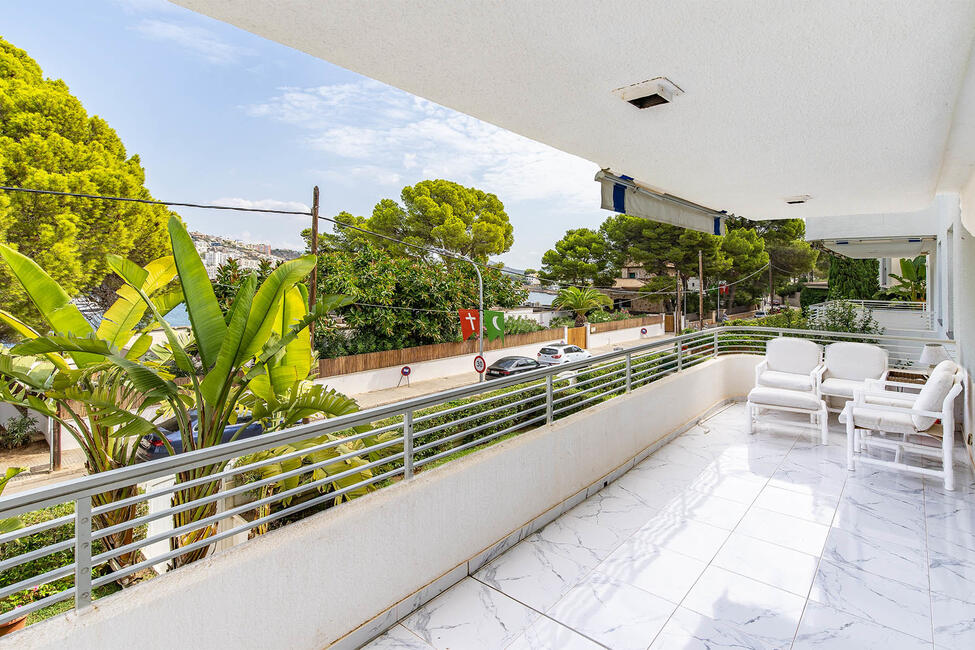 Attraktives Apartment mit Gemeinschaftspool in 1. Meereslinie von Santa Ponsa