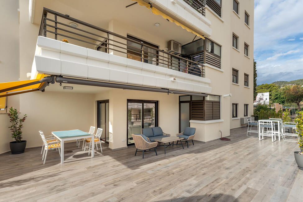Renoviertes Erdgeschoss-Apartment mit Teilmeerblick in Portals Nous