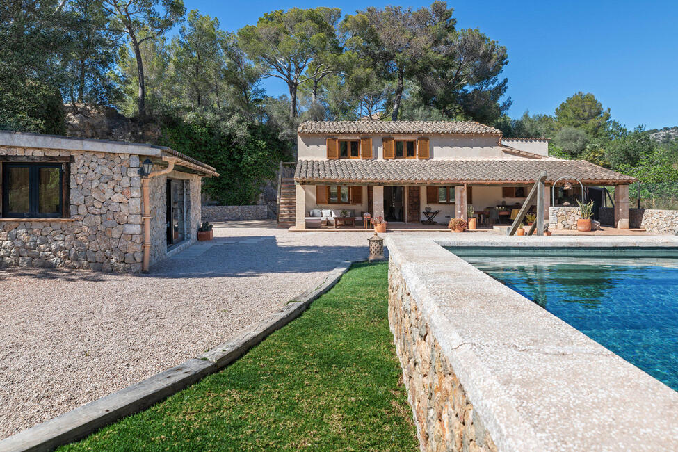 Preciosa finca con vistas a la montaña y piscina en Calvia