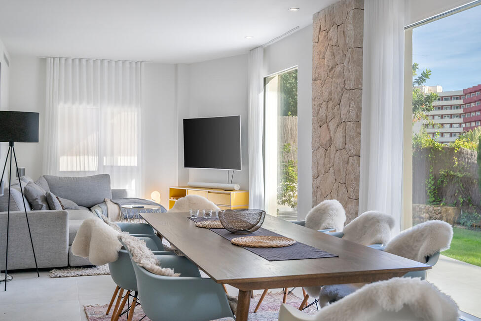 Luxuriously renovated garden apartment with communal pool in Portals Nous