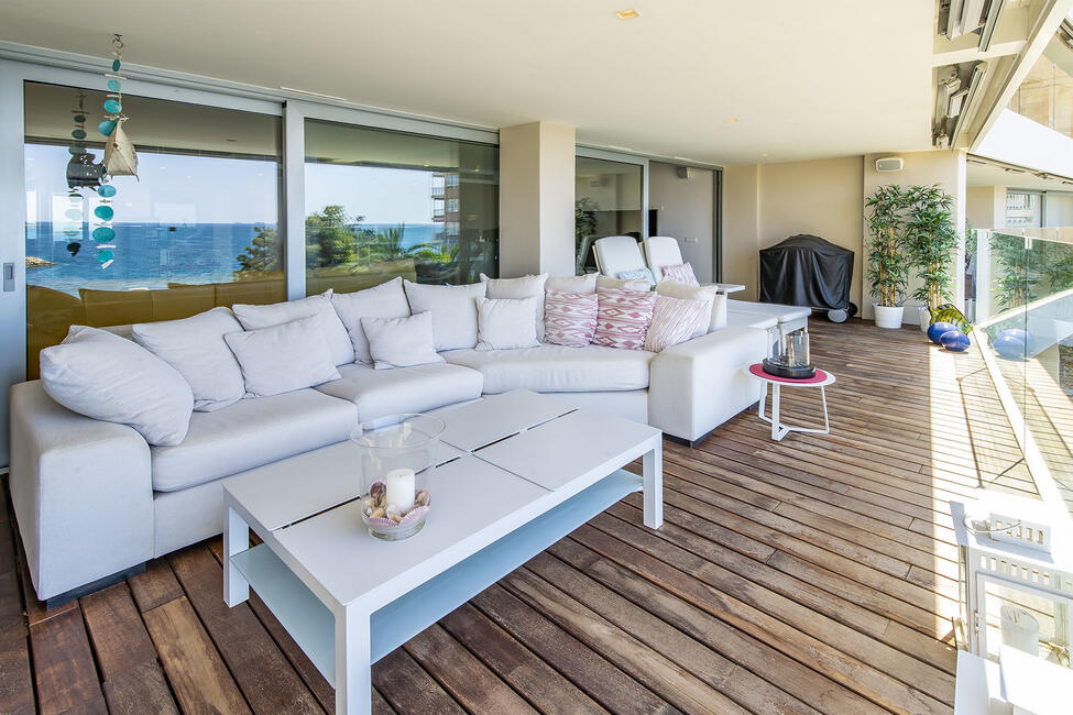 Apartment in 1. Meereslinie mit privatem Meerzugang in San Agustín