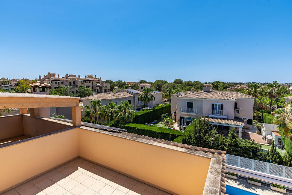 Fantastische Doppelhaushälfte mit Pool und Dachterrasse in Puig de Ros