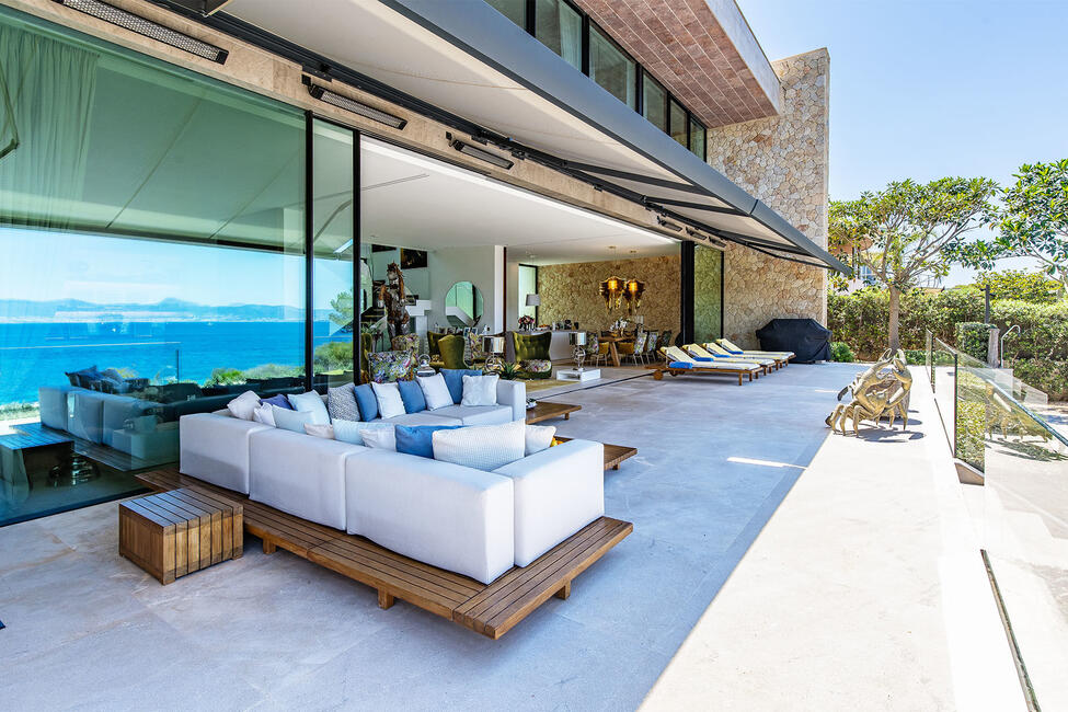 Einzigartige Luxus-Villa in 1. Meereslinie in Son Veri Nou