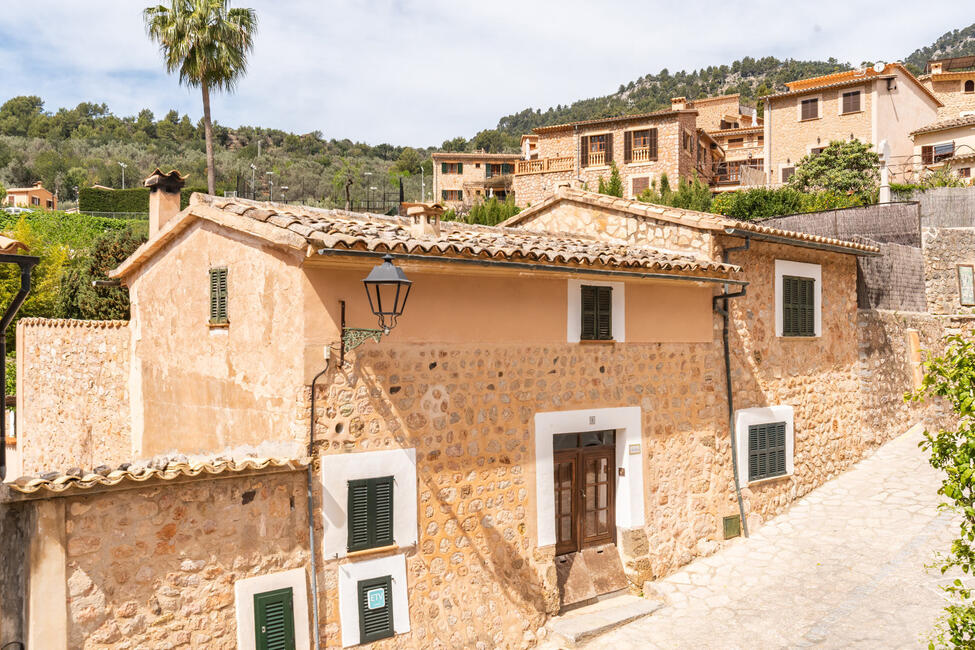 Exclusive new buildDetached house in the middle of the Tramontana mountains in Fornalutx