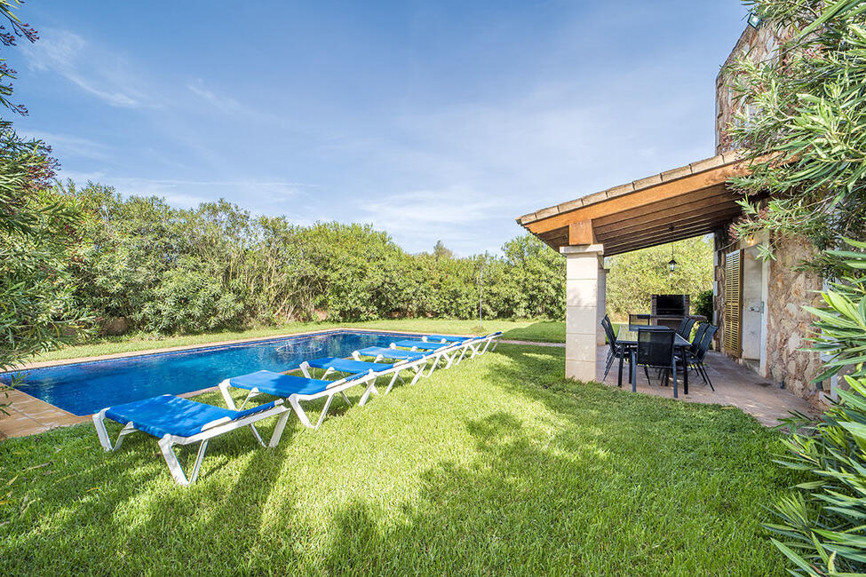 Natursteinfinca mit Pool und Ferienvermietungslizenz in Felanitx