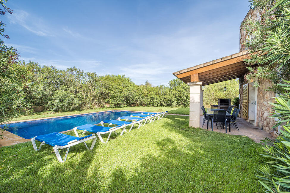 Finca de piedra natural con piscina y licencia de alquiler vacacional en Felanitx