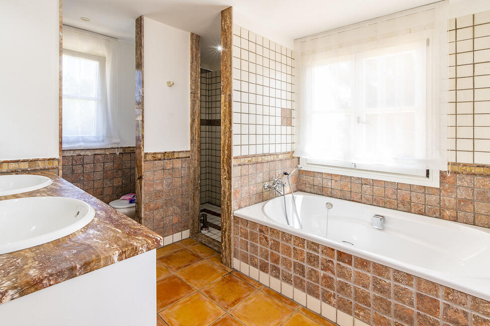 Sonnige Villa mit herrlichem Garten und Pool in Santa Ponsa