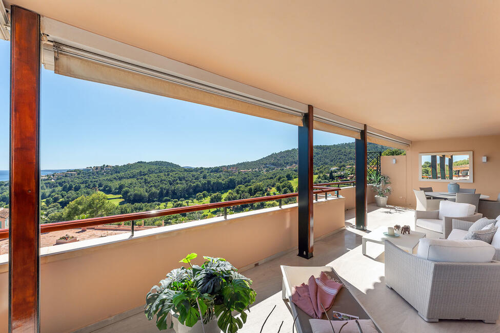 Fantastisches Penthouse mit Meerblick in Golfplatznähe in Bendinat