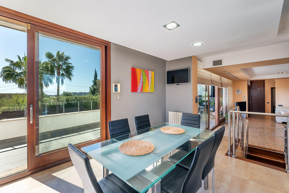 Schöne Villa in fantastischer Lage mit Meerblick und Pool in Genova