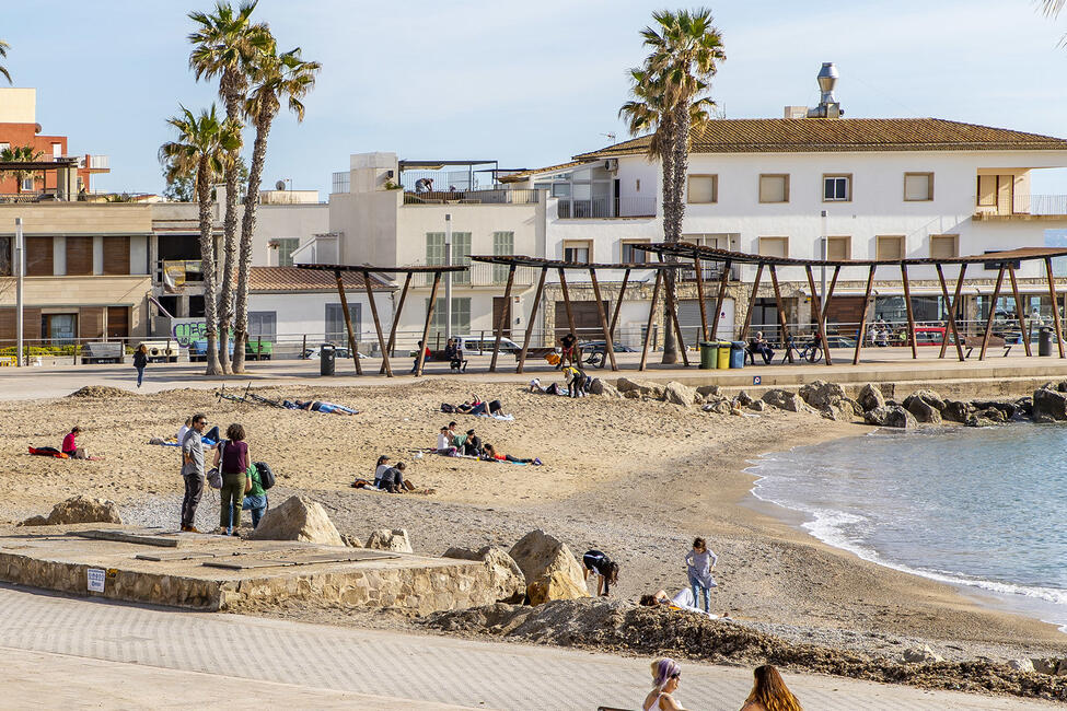 Piso lujosamente reformado en 1ª línea de mar en Palma-Portixol