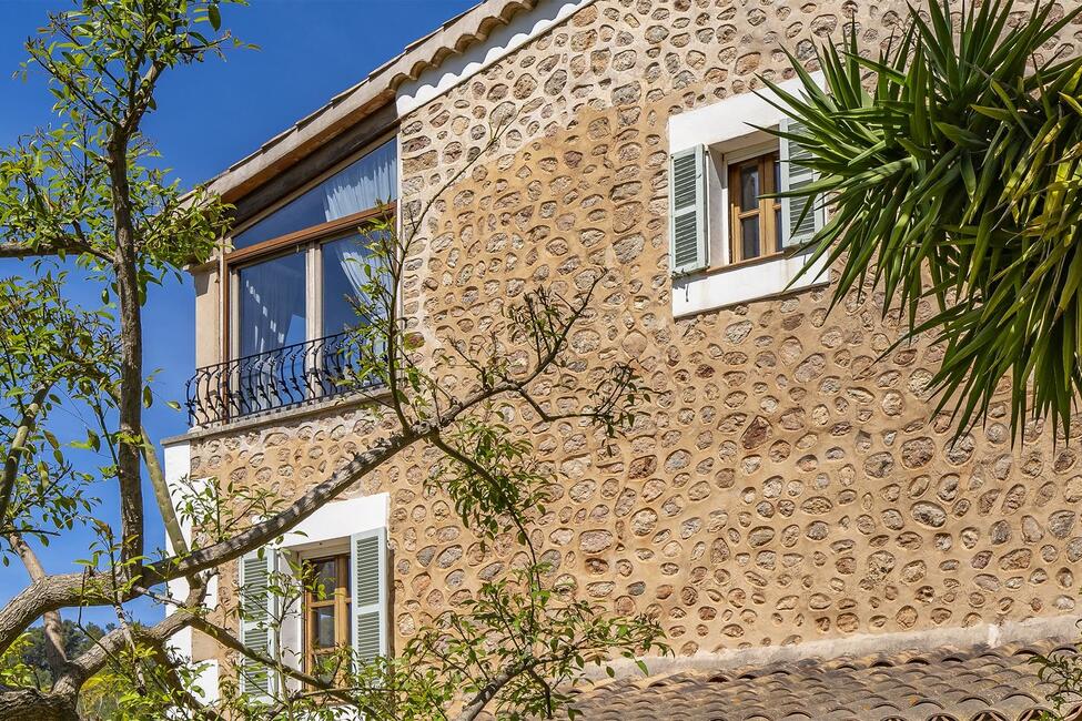 Charming finca with guest house and mountain views near Sóller