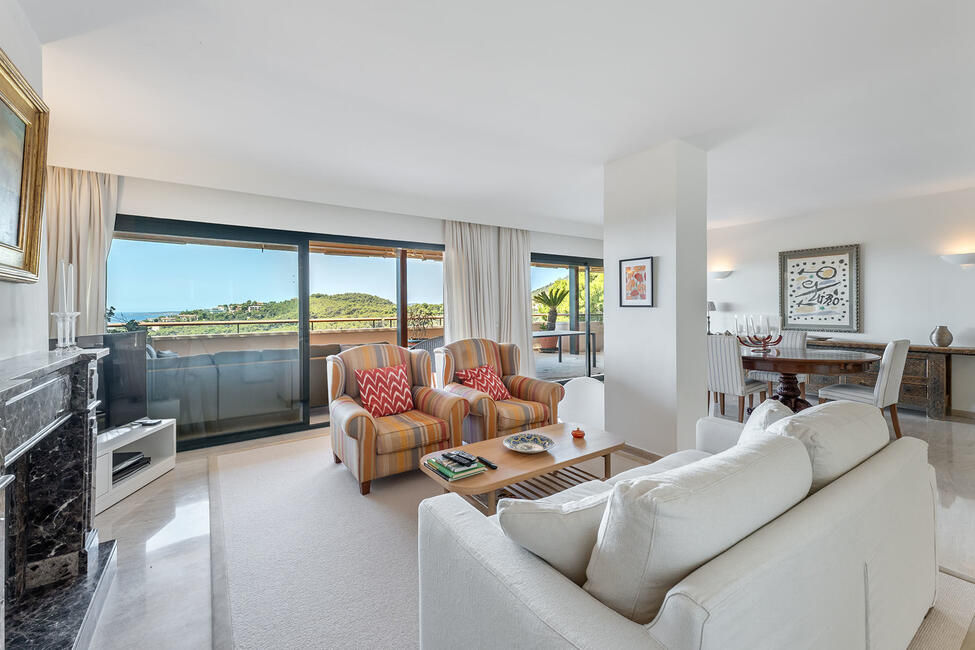 Geräumiges Penthouse mit Meerblick in einer exklusiven Wohnanlage in Bendinat