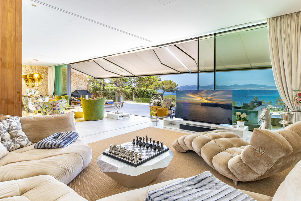 Einzigartige Luxus-Villa in 1. Meereslinie in Son Veri Nou