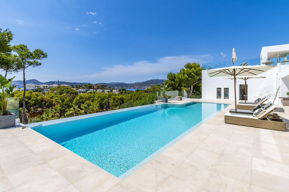 Luxusvilla mit Pool, privatem Tennisplatz und Meerblick in Santa Ponsa