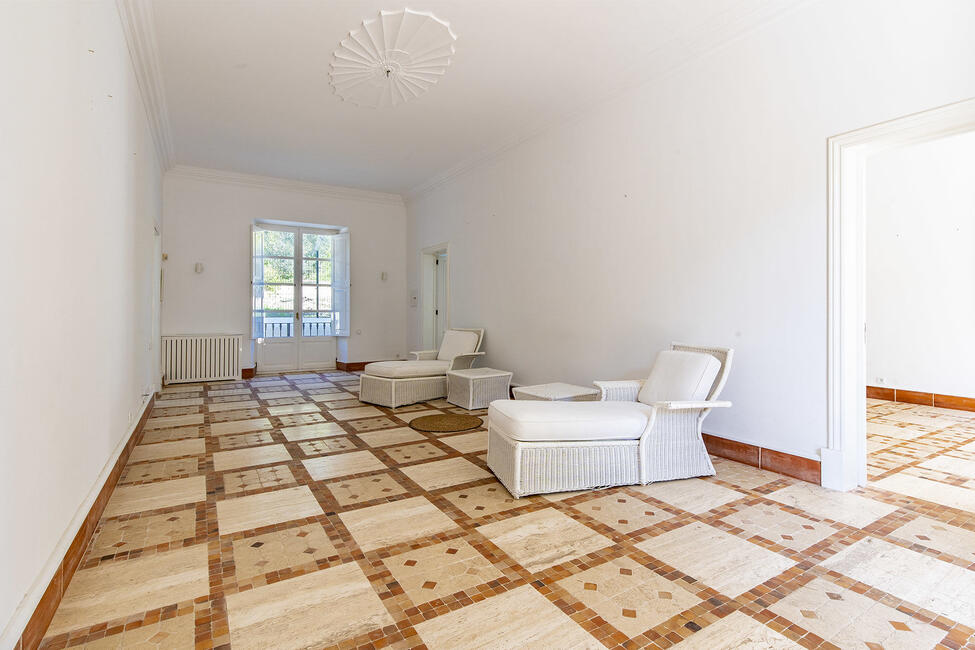 Casa señorial reformada con vistas al mar y piscina a los pies del Castillo de Bellver en Palma