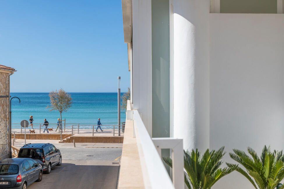 Modern renovated terraced house in 2nd sea line of Portixol