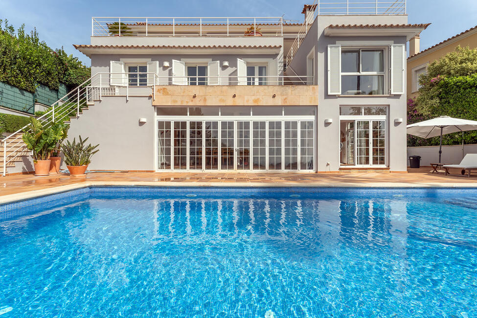 Elegante Villa mit Pool und tollem Meerblick in Bendinat