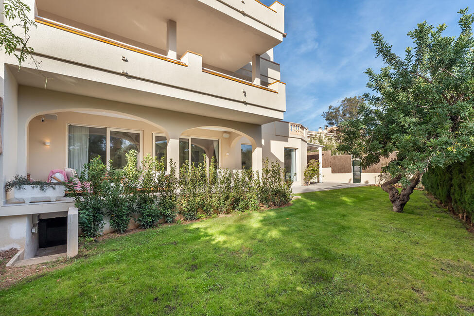 Luxuriously renovated garden apartment with communal pool in Portals Nous