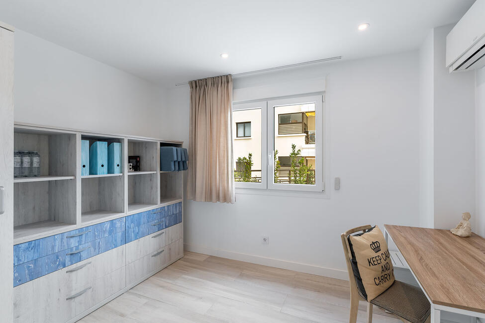 Renoviertes Erdgeschoss-Apartment mit Teilmeerblick in Portals Nous