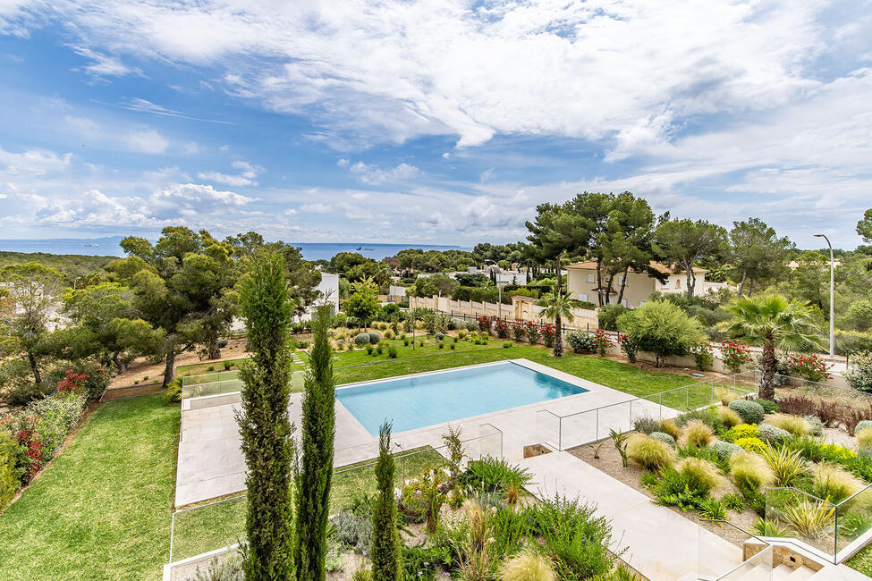 Neubau-Luxusvilla mit wunderschönem Meerblick in Sol de Mallorca