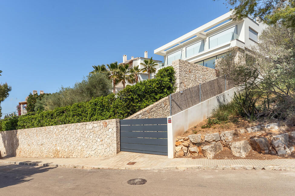 Moderne Neubauvilla mit Pool und herrlichem Meerblick in Portals Nous