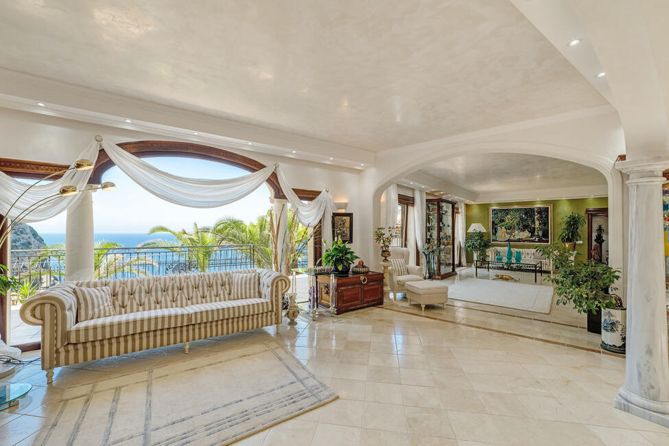 Luxuriöse Villa mit Pool und spektakulärem Meerblick in Puerto Andratx